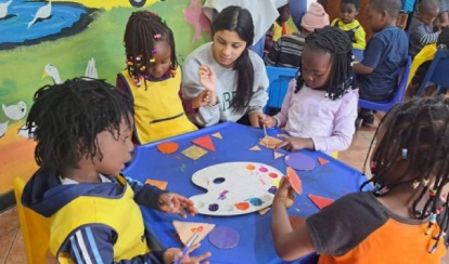 Mahek Nayani with students from governmental schools.