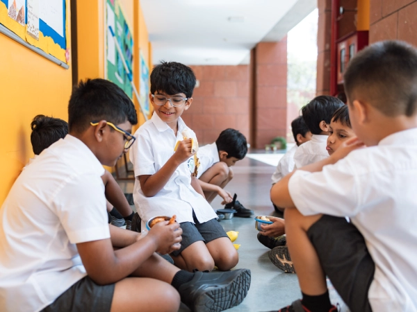 Students sharing lunch.