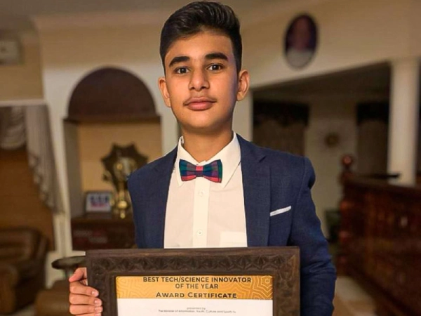 Maheer Bhaloo holding his award.